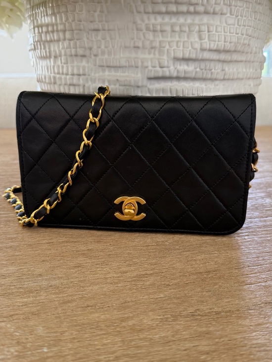 CHANEL Handbags - CHANEL Black Quilted Lambskin Crossbody with Gold Chain